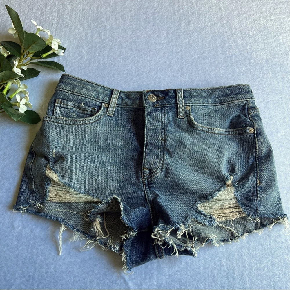 Forever 21 Women’s Distressed Cotton Stretch Denim Shorts Sz 27 Five Pockets